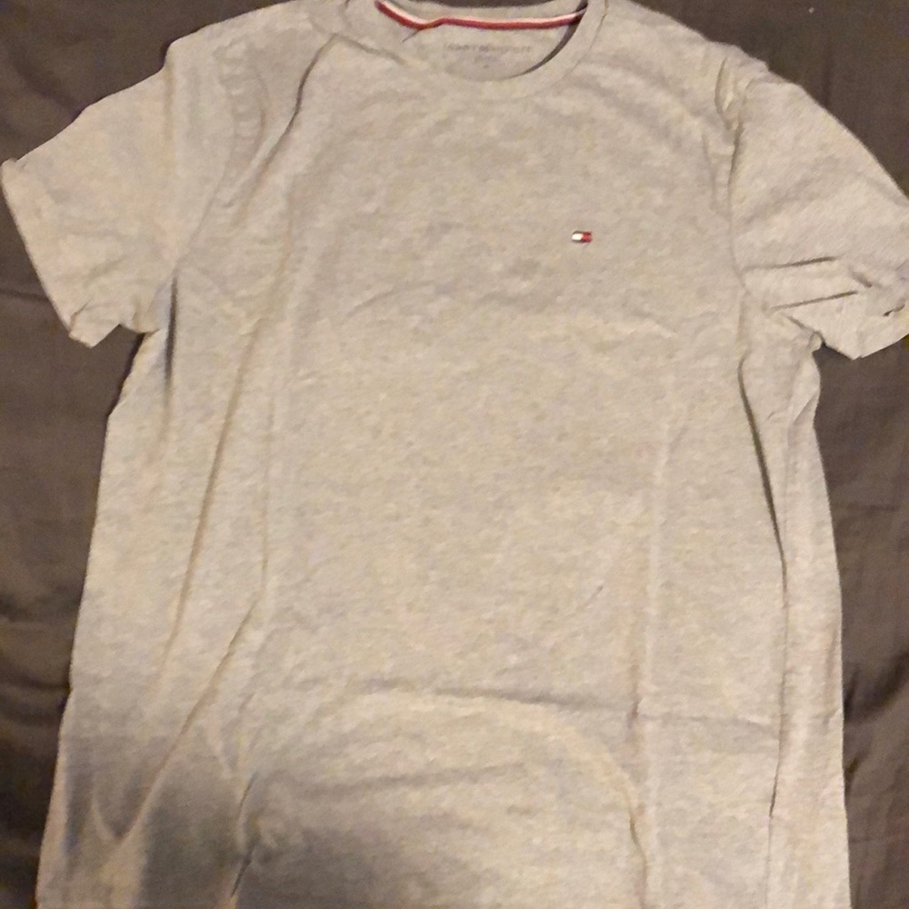 Tommy Hilfiger light gray short sleeve tee